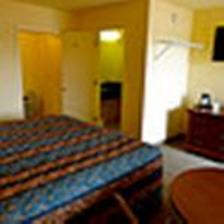 The Whispering Pines Motel- Whitestone White Stone Quarto foto
