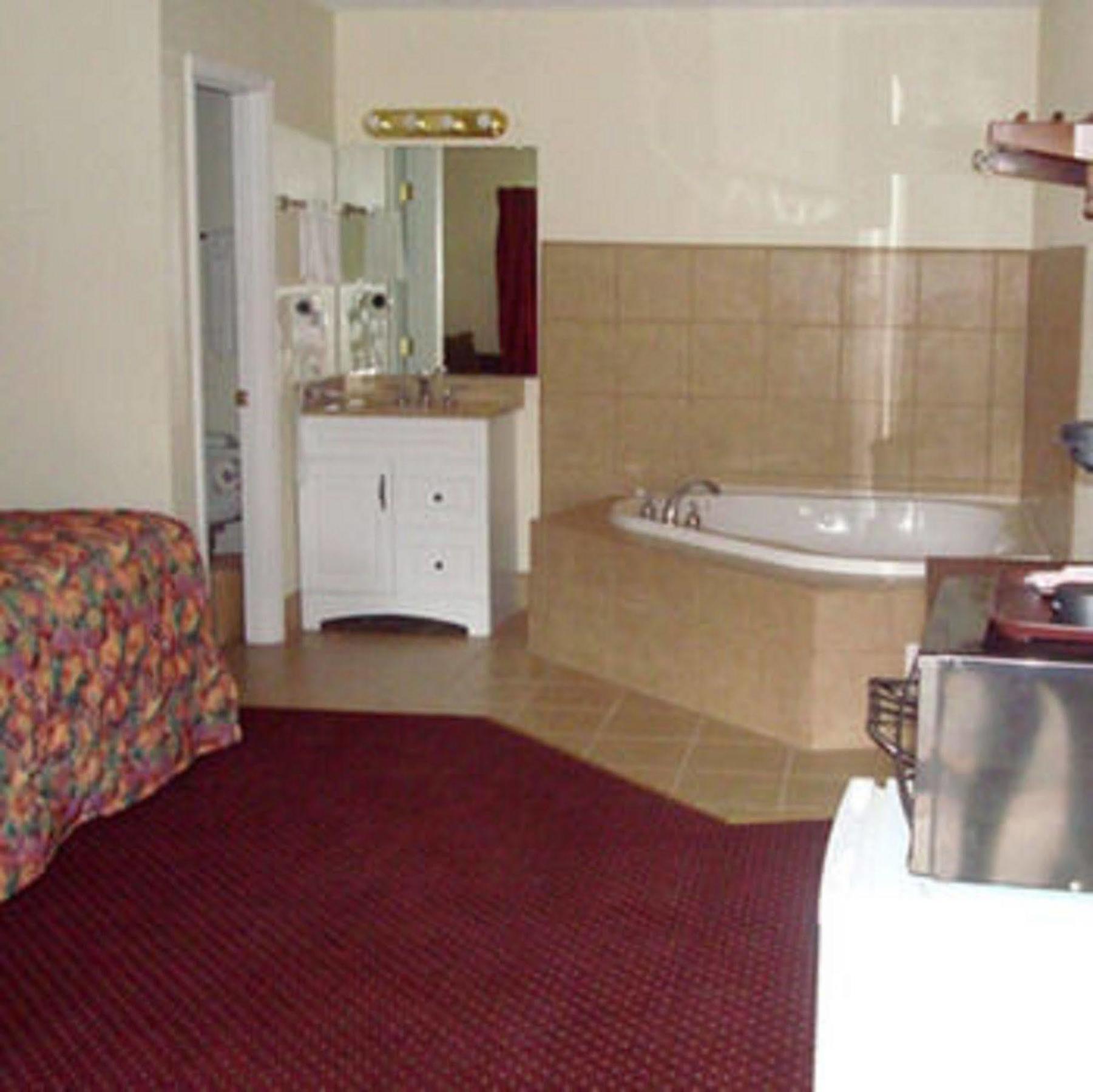 The Whispering Pines Motel- Whitestone White Stone Quarto foto
