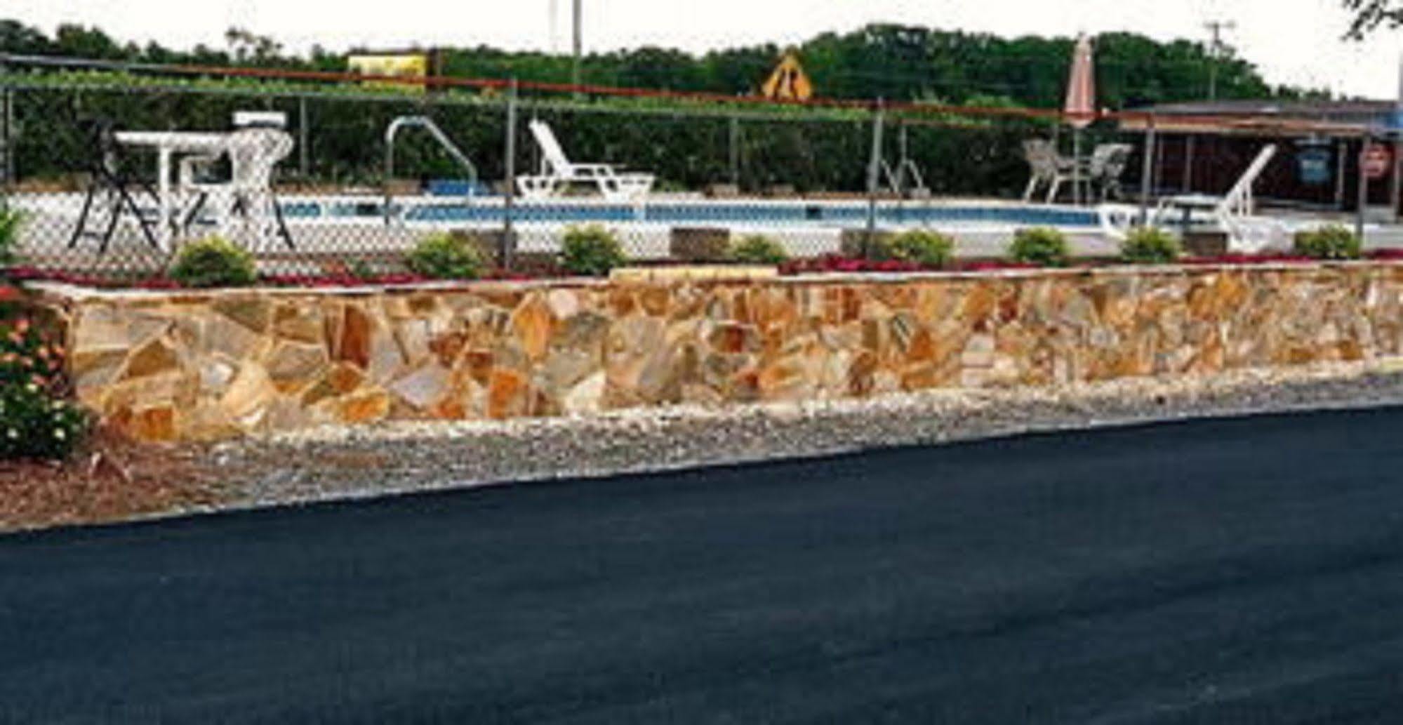 The Whispering Pines Motel- Whitestone White Stone Exterior foto